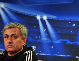 Mourinho tells Chelsea to come out smiling