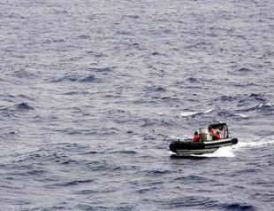 Sonar loaded underwater robot to hunt for MH370