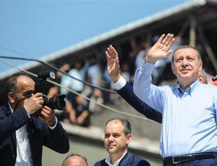 Man with gun detained after trying to approach Turkish PM Erdoğan