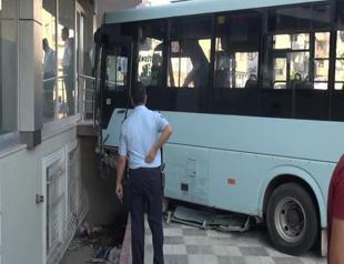 VIDEO: One killed, three injured as minibus crashes into pedestrians in Istanbul