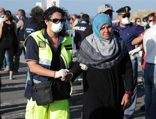 Italy navy rescues 2,600 boat migrants