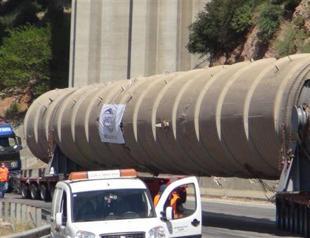 Giant petroleum refining tower on its way through Turkey to Iraq