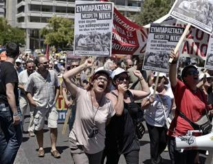 Greek state workers strike against job cuts