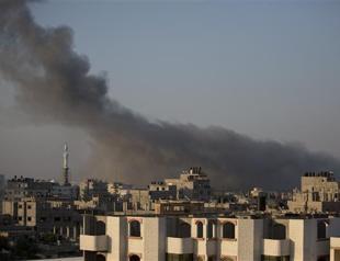 Israel air strikes kill 25 on day 3 of Gaza campaign