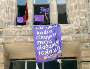 Women’s rights activists occupy Family Ministry building in Istanbul over recent murders