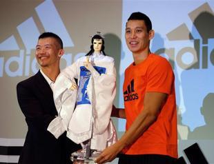 Lin hungry for Lakers win, eager to train with Kobe