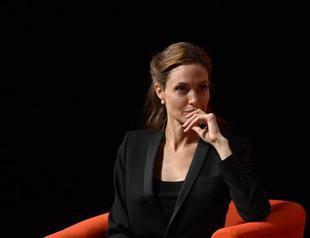 Angelina Jolie to visit Nauru to check refugee facilities