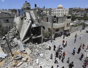 Israel accepts Gaza truce but warns Hamas as rockets hit