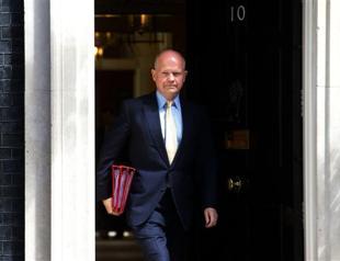 Britains top diplomat William Hague resigns as Cameron shuffles pack