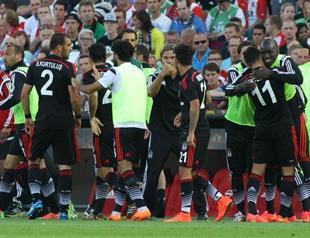 Beşiktaş wins at Feyenoord in Champions League bid