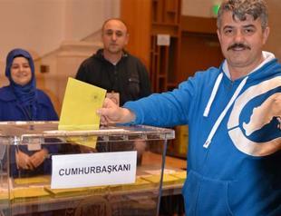 Turkish expats begin voting in presidential elections