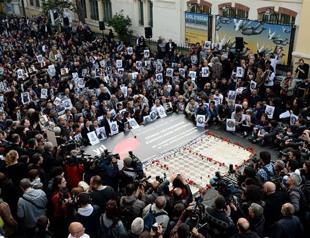 Large crowd including activists and intellectuals commemorate 1915 in Istanbul