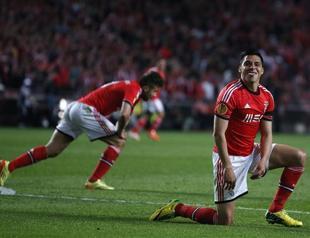 Benfica, Sevilla strike first