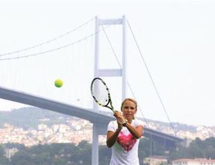 Wozniacki plays down title talk, but aims to break jinx in Istanbul
