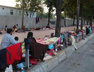 Syrian refugees hold on to life with locals’ help on Istanbul sidewalks