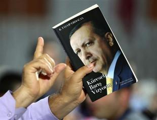 Turkish Jews call on US Jewish group to reconsider demanding return of award to PM