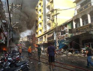 Car bomb kills three, wounds 36 in Thai south: police