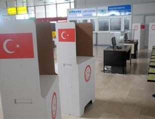 Turkish presidential voting begins at customs