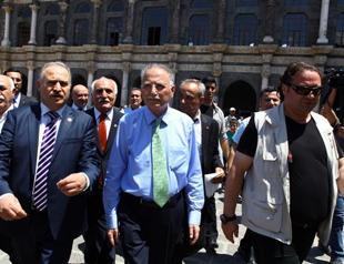 Turkish presidential candidate İhsanoğlu says yes to ‘rational’ peace process