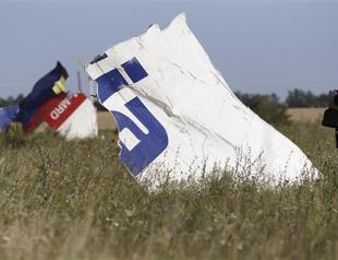 Shelling around MH17 site blocks international police