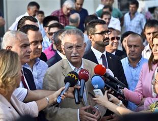 Presidential candidate İhsanoğlu calls rivals, leaders to wish happy holiday