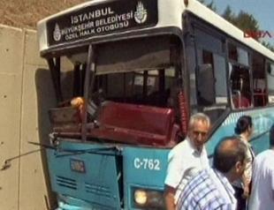 Passengers injured in public bus crash in Istanbul