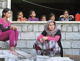 Turkmens, Yazidis flee fearing jihadist push