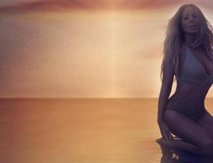 Pop diva Mariah Carey embraces fans from Turkish LGBT community