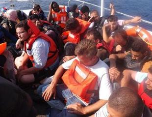 İzmir shops sell life vests for refugees trying to reach Greece