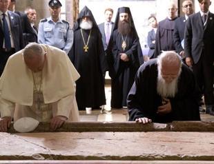 Pope, Orthodox patriarch pray in Holy Sepulcher church
