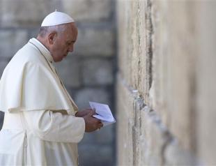 Pope visits Muslim, Jewish sites on last day in Mideast