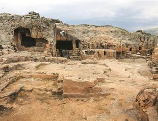 Ancient Anatolian sites abandoned to their fate