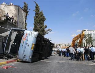 1 Israeli killed, 5 hurt as excavator rams Jerusalem bus
