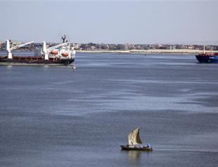 Egypt plans to dig new Suez Canal costing $4 billion