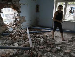 Inmates flee as shells hit east Ukraine jail