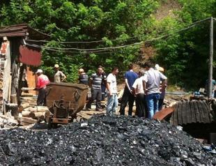 Miners rescued after being trapped in Turkish mine