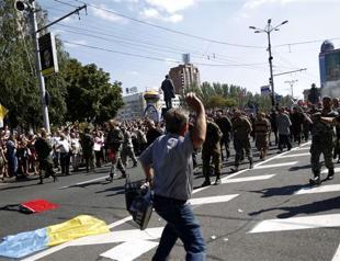 Ukraine and Russian leaders meet, after soldiers captured
