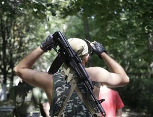 Kyiv forces push into rebel city ahead of Russia, Ukraine talks