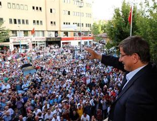 Locals greet Davutoğlu as ‘prime minister’ in Black Sea province