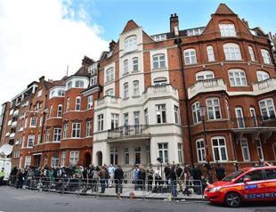 Assange will not leave until assured no US extradition: lawyer