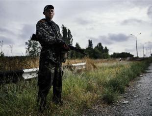 Ukraine presses offensive, claims rebel strike on refugees