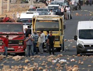 VIDEO: Farmers block highway in southeastern Turkey to protest power cuts