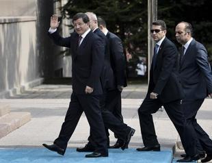 Davutoğlu keeps Erdoğan’s Cabinet with few changes