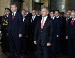 President Erdoğan visits Anıtkabir as Turkey marks Victory Day