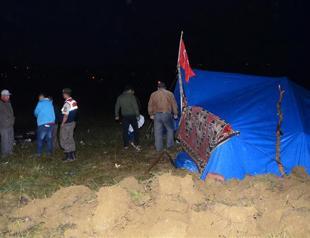 Lightning strikes protesters in western Turkey, injures one