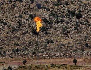 Iraq fears Islamic State may be smuggling its oil to export markets