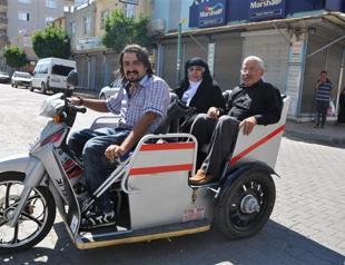 Man drives disabled people to hospital for free in southeast Turkey