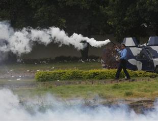 Pakistani protesters push closer to PM house, force TV off the air