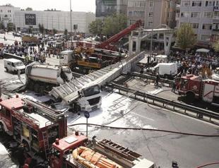 VIDEO: One killed as overpass collapses on busy Istanbul highway: Police chief