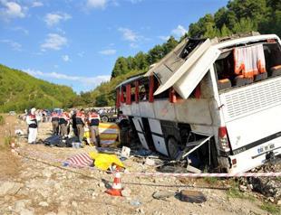 13 killed as passenger bus crashes in ditch after driver falls asleep near Antalya